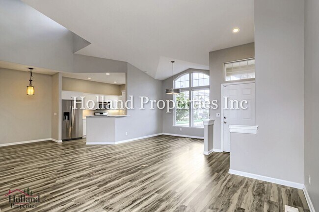 Building Photo - 4914 NW Huserik Dr