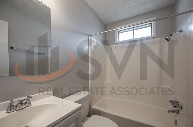 Building Photo - 910 Fiske St