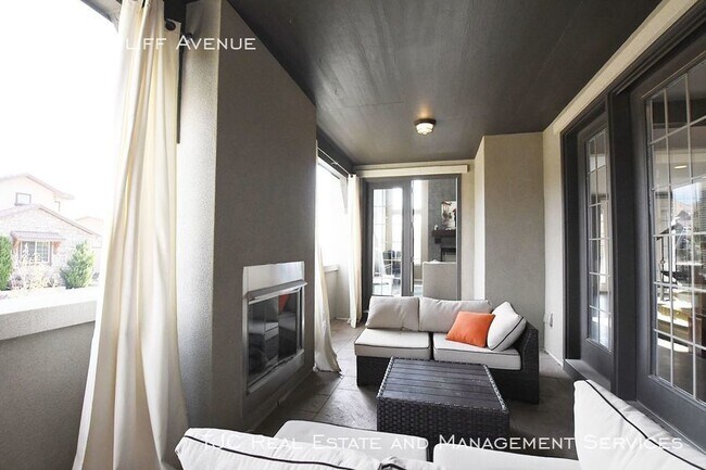 Building Photo - Solterra Home for Rent!