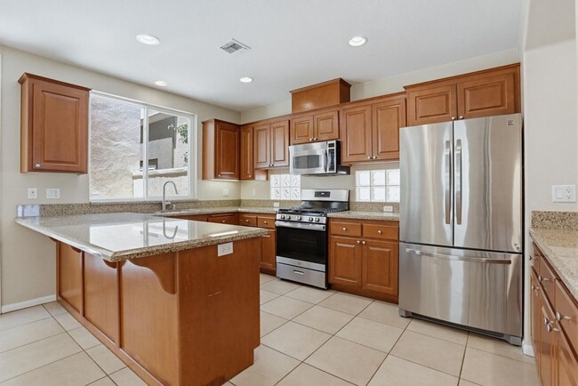Building Photo - 3 Bedroom Home Available Now!
