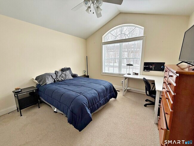 Building Photo - 490 Wolf Run