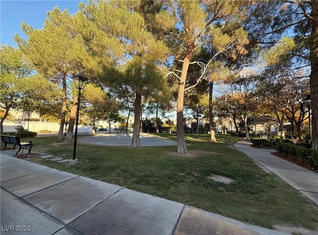 Building Photo - 7673 French Springs st'