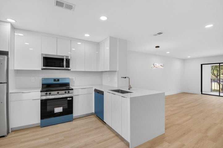 Building Photo - 300 W Hidden Valley Blvd