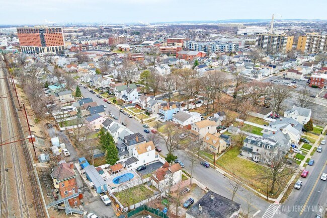 Building Photo - 1076 Fulton St