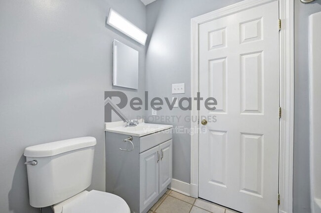 Building Photo - 2206 Parkwood Ave