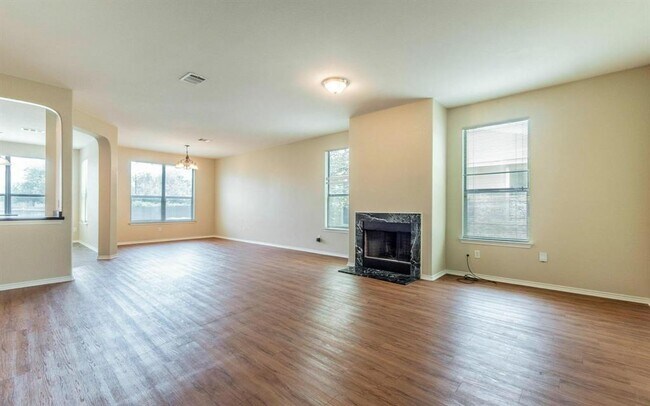 Building Photo - 1736 Bayland St