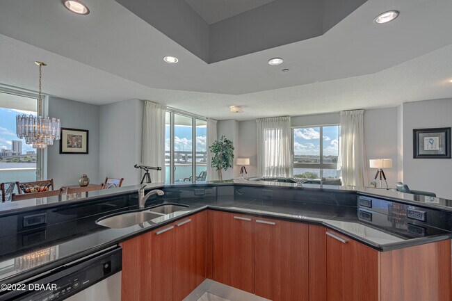 Building Photo - 231 Riverside Dr