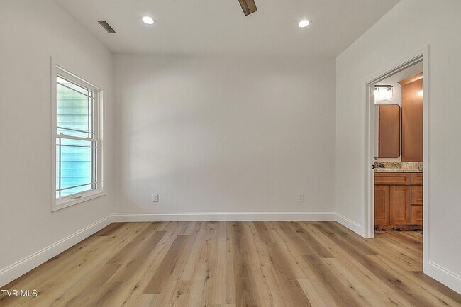 Building Photo - 703 Swadley Rd