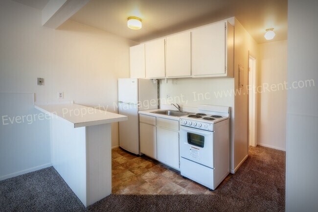 Building Photo - 2008 W Plum St