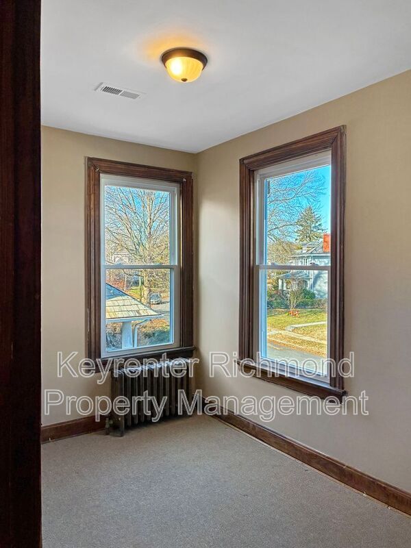 Building Photo - 2806 Hawthorne Ave