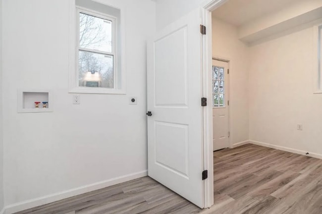 Building Photo - 270 Wortman St