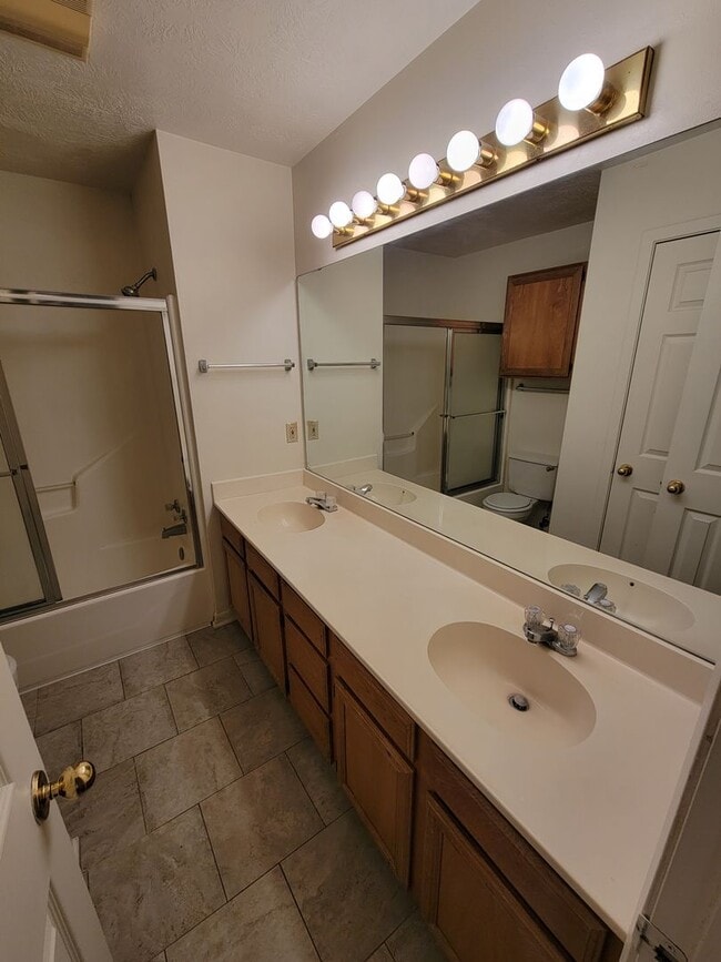 Building Photo - College Station - 3 Bedrooms / 2 baths four plex downstairs unit.