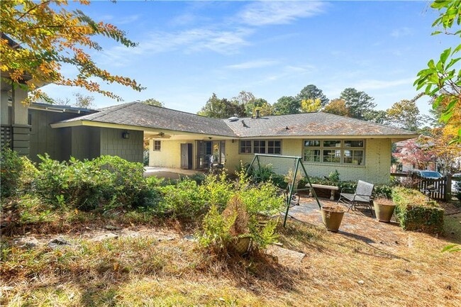 Building Photo - 465 Eastland Dr