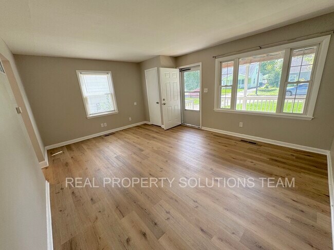Building Photo - 928 Blenheim Rd