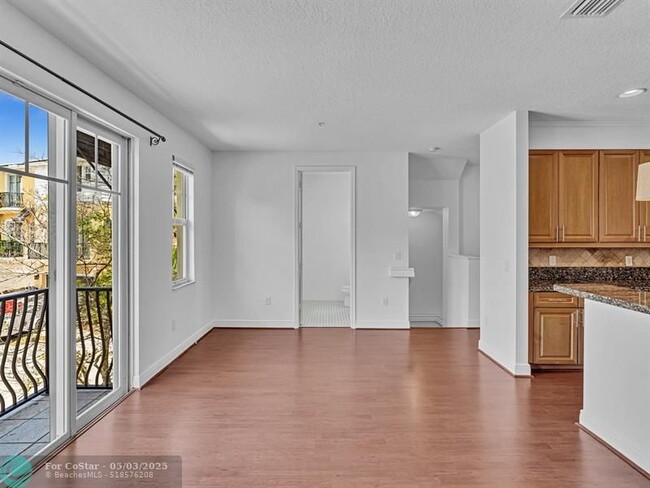 Building Photo - 563 NW 35th Pl