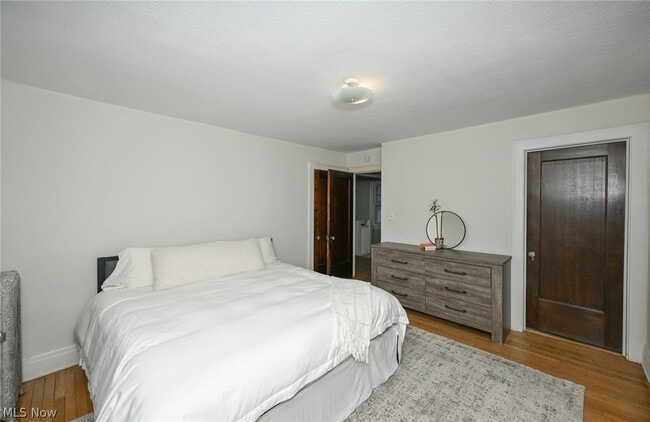 Building Photo - 2927 Huntington Rd