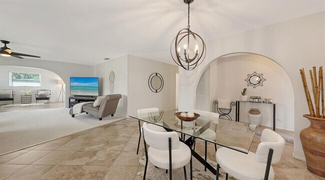 Building Photo - 6717 Roxbury Dr