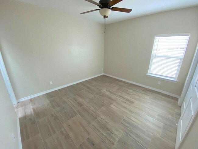 Building Photo - 800 TS Daniel Cadena Dr