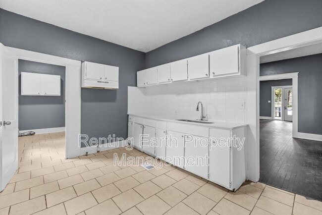 Building Photo - 963 3rd St W