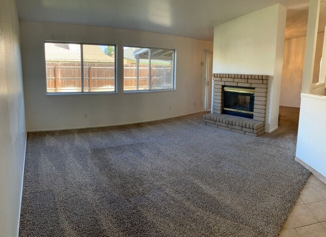 Building Photo - 3813 Saguaro Cir