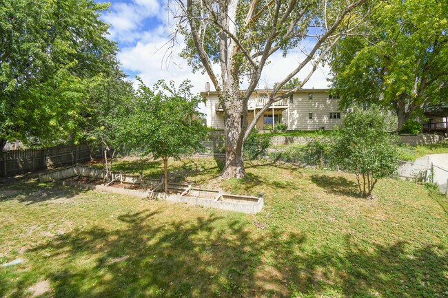 Building Photo - 4504 S Cliff Ave