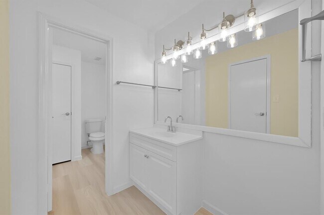 Building Photo - 9850 Pagewood Ln