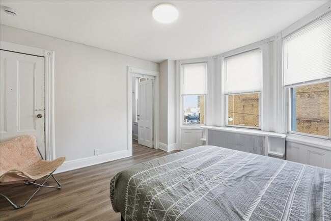 Building Photo - 335 47th St