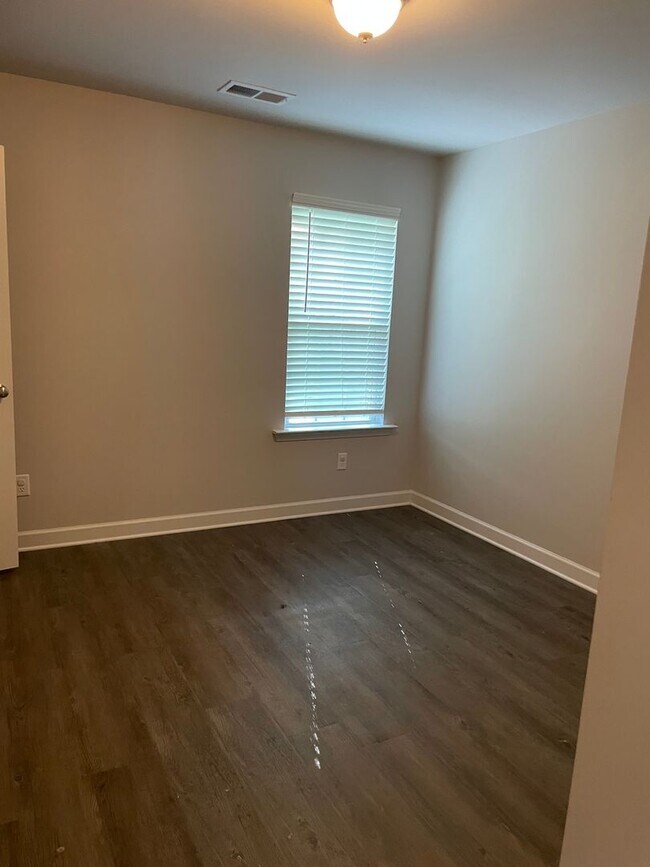 Building Photo - North Cherry Hill 132