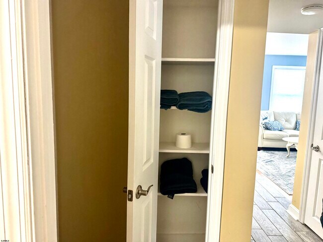 Building Photo - 117 N Wilson Ave