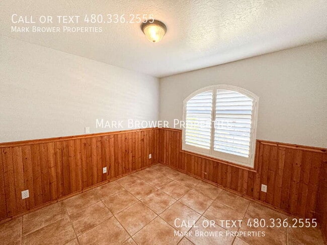 Building Photo - 566 S Esmeralda