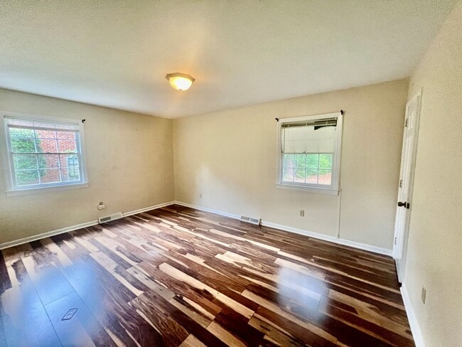 Building Photo - 4 BR, 1 car garage, Very desirable Pine Valley Community and Schools! Fenced yard! Hard wood floo...