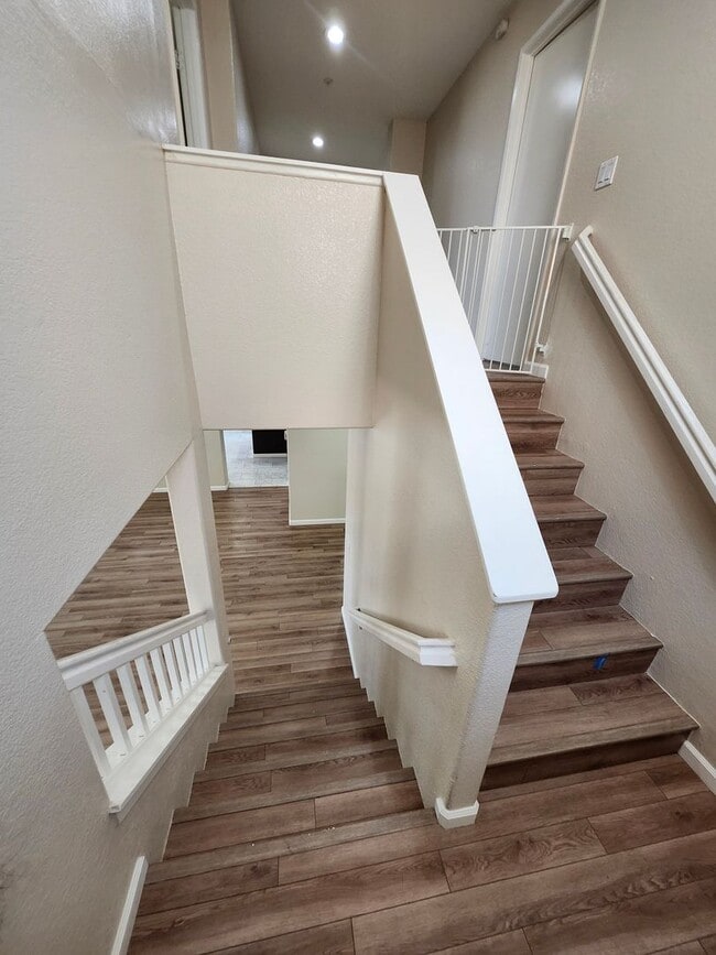 Building Photo - Beautiful 5 Bedroom House fully remodeled....