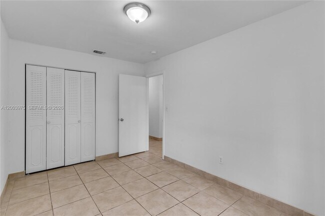 Building Photo - 5655 SW 139th Pl