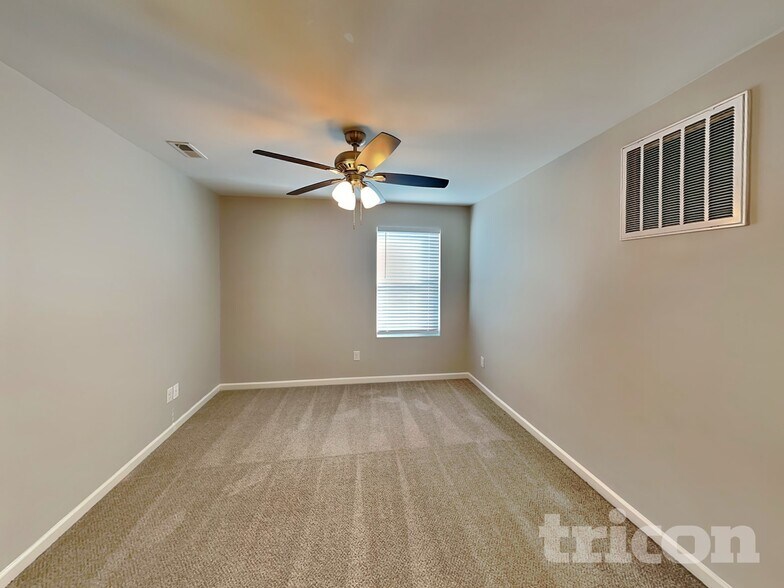 Building Photo - 635 Spencer Ln