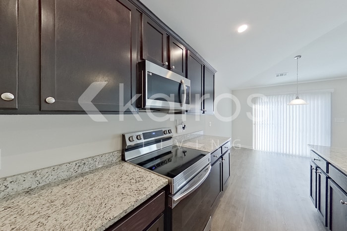 Building Photo - 107 Lord Effingham Wy