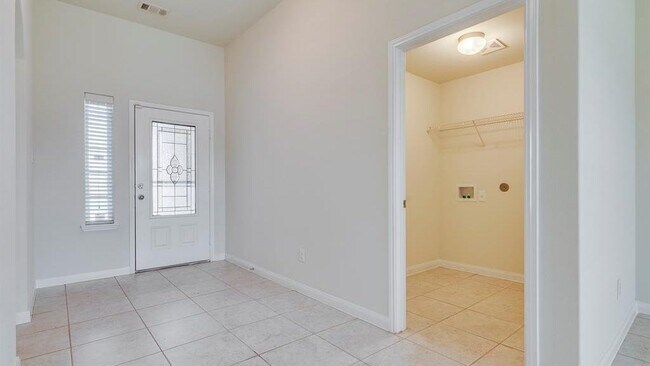 Building Photo - 13033 Tobin Dr