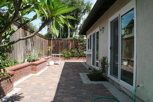 Building Photo - 11 Woodhollow