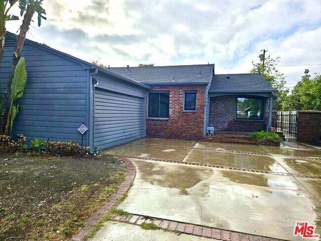 Building Photo - 5818 Morella Ave