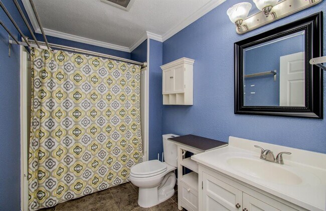 Building Photo - 2111 Summer St