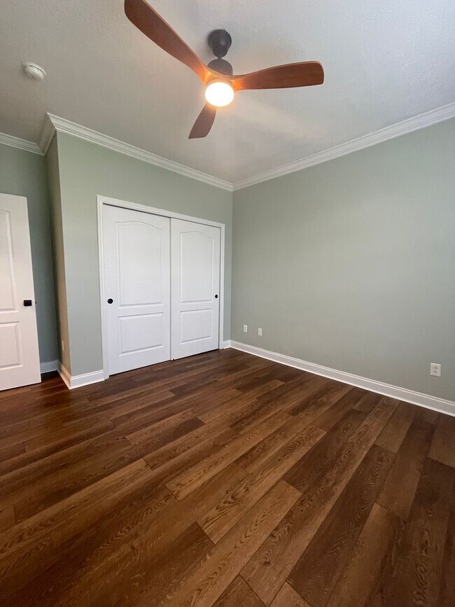 Building Photo - 162 River Garden Ct