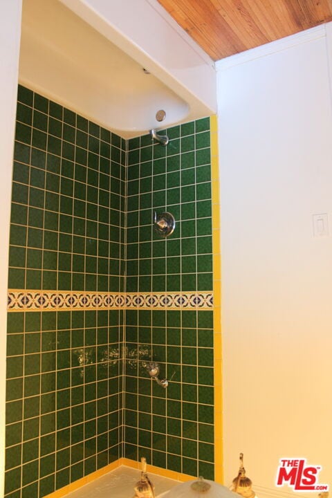 Building Photo - 2335 Silver Ridge Ave