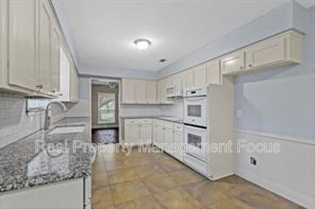 Building Photo - 14722 Overview Dr