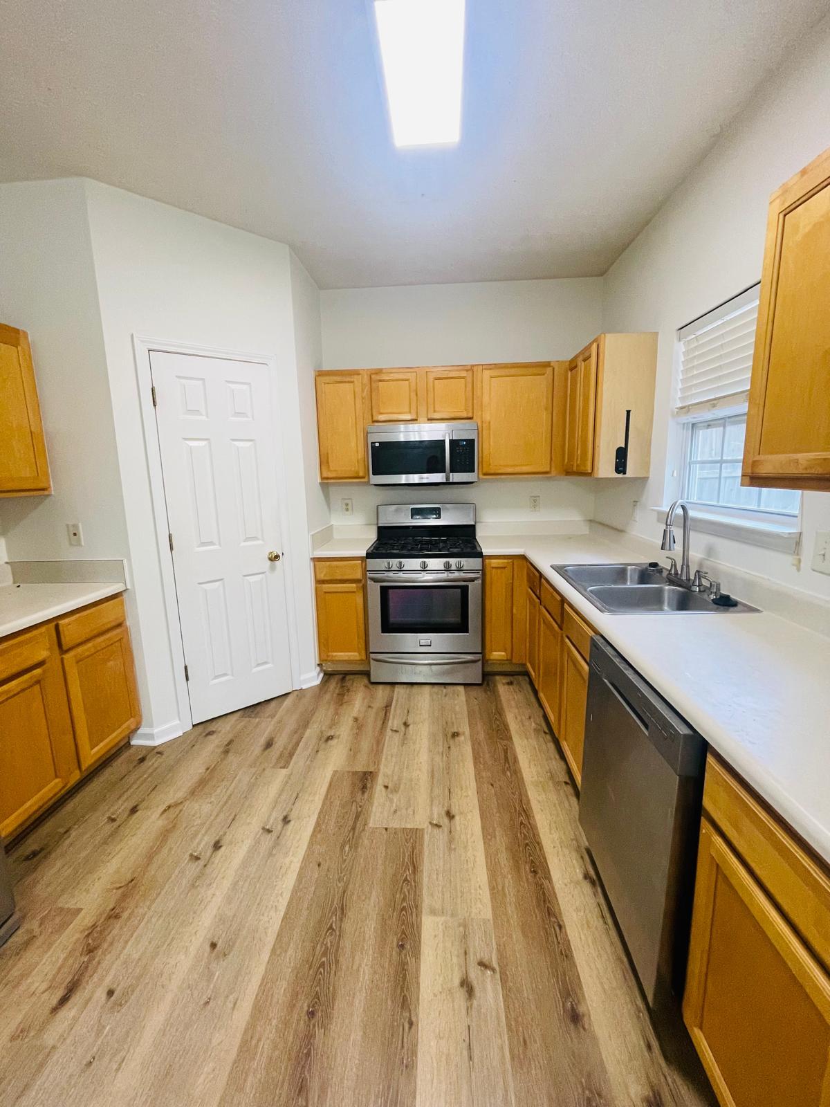 Building Photo - 3709 Hutchinson Trace Dr