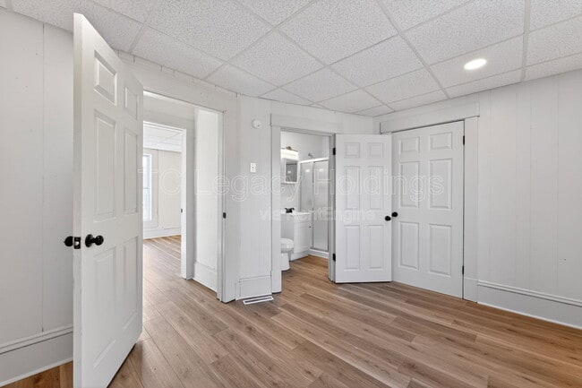 Building Photo - 139 Martin St