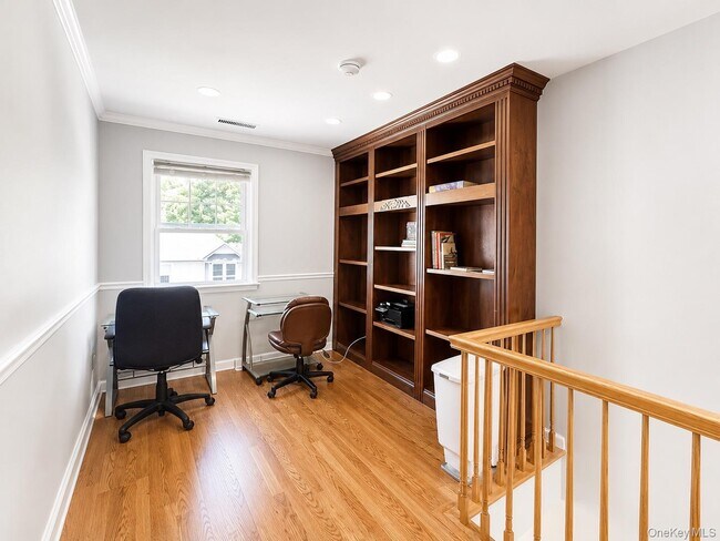 Building Photo - 802 Sara Cir