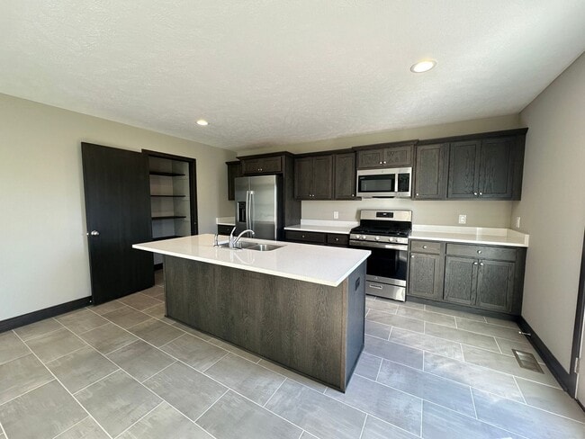 Building Photo - Newer Build - Four Bedroom Duplex in Caledonia!