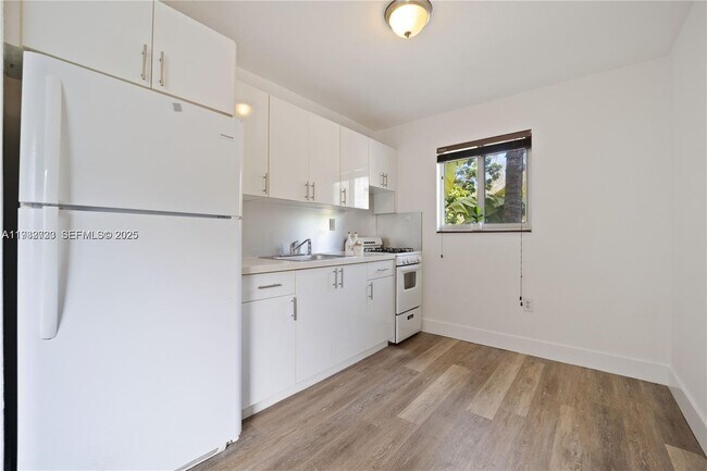 Building Photo - 3200 Mary St