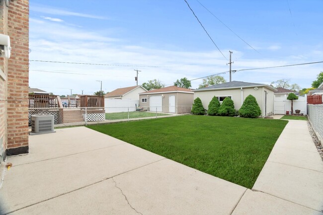 Building Photo - 5239 S Rutherford Ave