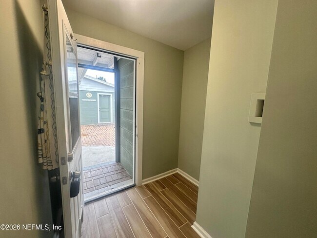 Building Photo - 820 3rd Ave N