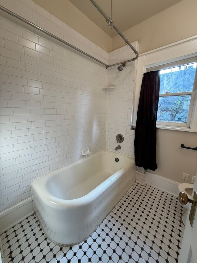 Building Photo - Vintage Victorian-Style Home | 3 Bed | 2 B...